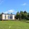 Modern cabin with stunning views & private hot tub - Breakish