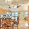 Beautiful Spacious Beach Home, Private Deck & Grill, with Beach Badges