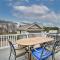 Beautiful Spacious Beach Home, Private Deck & Grill, with Beach Badges