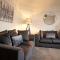 Doctors lane Stylish 3 Bedroom Family House with Parking