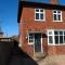 Doctors lane Stylish 3 Bedroom Family House with Parking