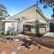 Calming Waters - Pet Friendly - Community Pool
