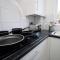 CHANDOS - Spacious Home, High Speed Wi-Fi, Free Parking, Garden - Swindon