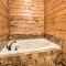 Broken Bow Cabin with Deck, Hot Tub and Fire Pit! - Broken Bow