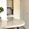 Coquet Appartement Avec Le Terrasse Sur Le Mer