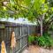 Cottonwood Cottage - Couples 'pet friendly' retro escape - Mudjimba