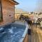 Partridge Lodge with Hot Tub - Forgandenny