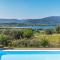 Villa Vittoria con piscina e vista lago by Wonderful Italy