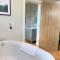 Pheasant Lodge with Hot Tub