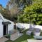 luxury 2 bed cosy cottage with hot tub and childrens play area hambrook Bristol - Bristol