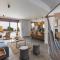 Luxury NissoVilla with Private Pool & Sea Views - 科林比亚