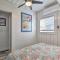 2 Blocks to Surfside Beach A-Frame Home with Deck - شاطئ سيرفسايد