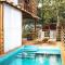 The Mimosas - Beautiful Unique Container Homes with Pool