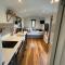 Luxury Shepherds Hut - The Moorhen by the lake