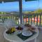 Cheerful 3 bedroom home with stunning views
