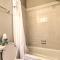 Pet-Friendly Condo with Deck about 3 Mi to Dtwn! - سينسيناتي