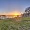 Lakefront Cottage in Gun Barrel City with Hot Tub - Gun Barrel City