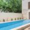 Awesome Home In Vedne With Swimming Pool - Vedène