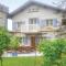 2 Bedroom Nice Home In Charritte De Bas