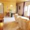 2 Bedroom Stunning Home In Belvze - Valprionde