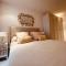 Nice Renting - PAGANINI - Spacious Apartment - 2 BedRooms - King Bed - Bathtub - Heart of Nice