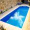 Si-Ku Holiday Home with Private Pool and Hot Tub