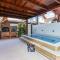 Casa com 4Suítes, churrasq+Piscina privativa-SH014