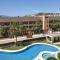 ¡Bajo precioso con salida directa a la piscina comunitaria en Paraíso de Vera!