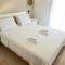 Delfini Villa, beachfront 2-bdrm maisonette