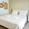 Delfini Villa, beachfront 2-bdrm maisonette