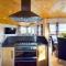 3 Bedroom Lakeview Lodge - Ensuite & Balcony Deck