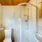 3 Bedroom Lakeview Lodge - Ensuite & Balcony Deck