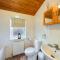 3 Bedroom Lakeview Lodge - Ensuite & Balcony Deck