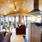 3 Bedroom Lakeview Lodge - Ensuite & Balcony Deck