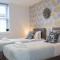 Bedford Town Centre & Elegant Apartment inc PRIVATE Parking - Bedford