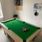 Entire Family Entertainment Holiday Home - 3 x Floors - Free Parking - Games Room - Private Garden - Workspace and Wifi 112mb - Self Check-in