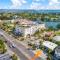 AMAZING LOCATION ! direct across ST, from beach - St Pete Beach
