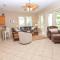 This is It! 6 Rooms! Bay views, Pool, Games, Bikes & More, Sleeps 17! - 圣乔治岛