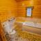 Wall Eden Farm - Luxury Log Cabins and Glamping - Highbridge