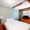 Alford Family Lodge
