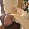 Beautiful 2 bedroom caravan, holiday park Tenby