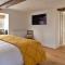 Finest Retreats - Moelis Granary - Luxury Cottage with Hot Tub - Llandrillo