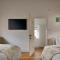 Finest Retreats - Moelis Granary - Luxury Cottage with Hot Tub - Llandrillo