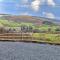 Finest Retreats - Moelis Granary - Luxury Cottage with Hot Tub - Llandrillo