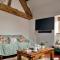 Finest Retreats - Moelis Granary - Luxury Cottage with Hot Tub - Llandrillo