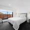 Comfort & Style - Luxurious Central Apartment