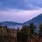 View-Topia Cottage, 2bhk w the view of Bhimtal Lake by Roamhome - 比姆塔尔