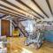 Unique Cottage The Old Stables Pembrokeshire Sleeps 8 - Welsh Tourist Board Award 5 Stars - بيمبروك
