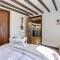 Unique Cottage The Old Stables Pembrokeshire Sleeps 8 - Welsh Tourist Board Award 5 Stars