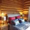 Newland Valley Log Cabins - 阿尔弗斯顿